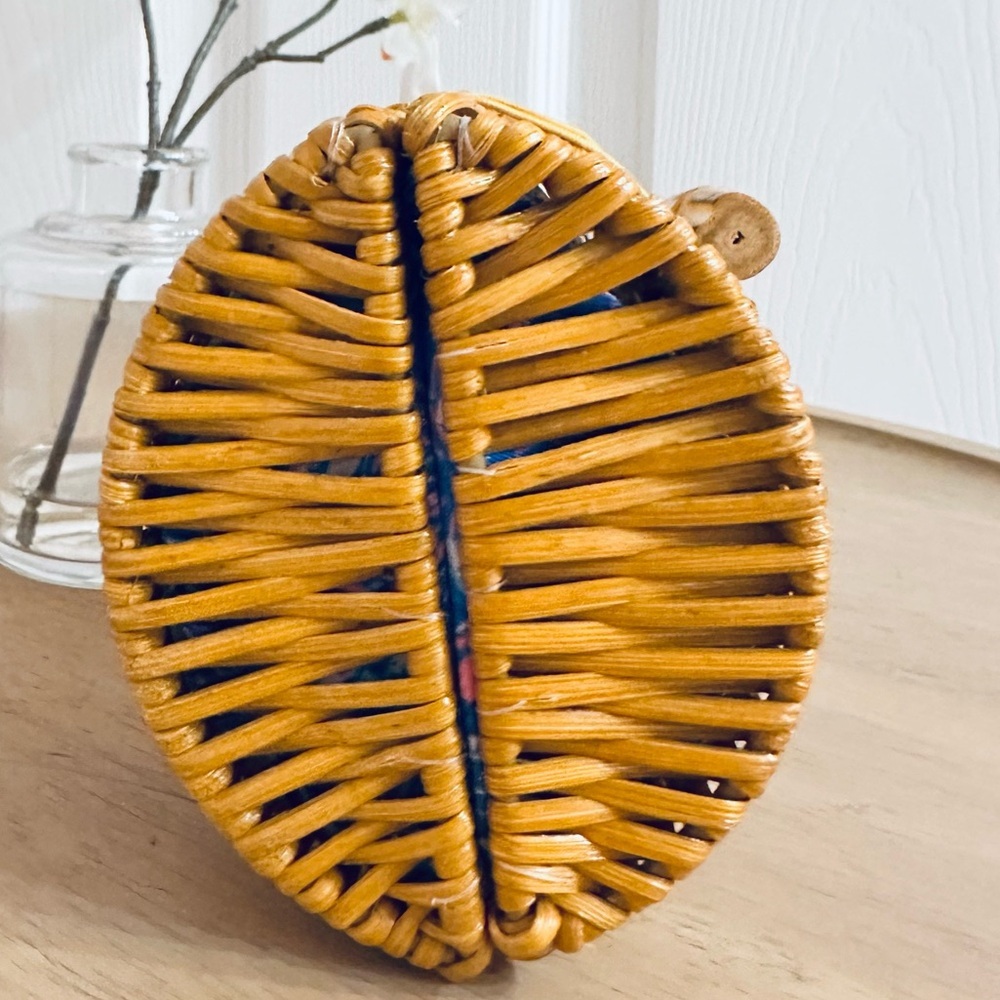 LILLY PULITZER ~ natural wicker woven clutch w/signature colorful LILLY lining - Picture 5 of 8